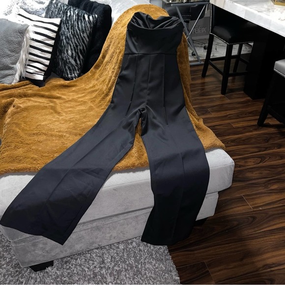 PrettyLittleThing Black Bandeau Cowl Neck Pocket Detail Jumpsuit - Picture 4 of 11